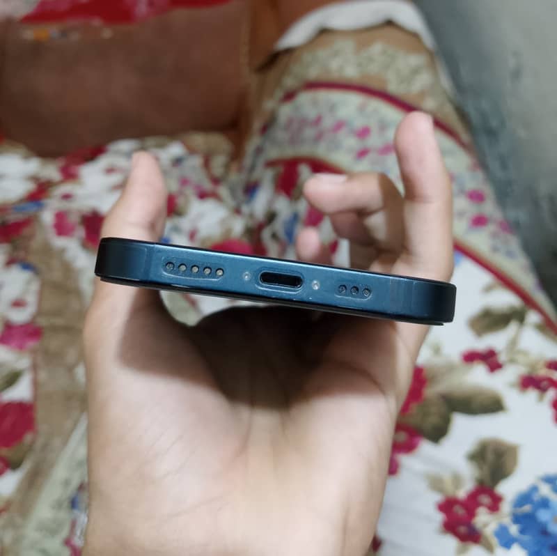 Apple iPhone 13 4