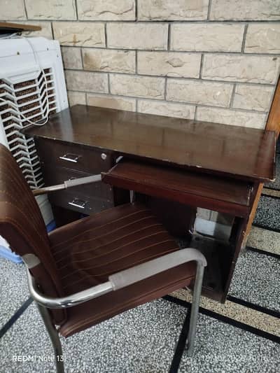 Comouter Table and Chair