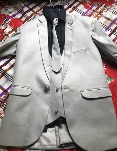 4 piece pent coat for sale. Only one time use. Condition 10/8