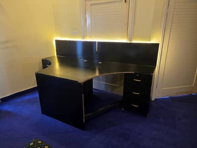 2 people workstation (8 feet x 4 feet)