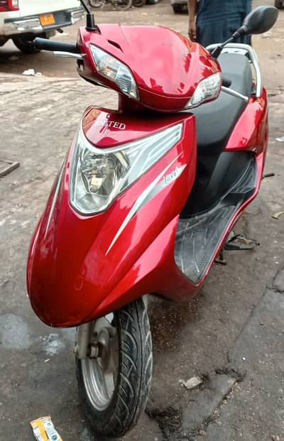 United 100cc Scooty