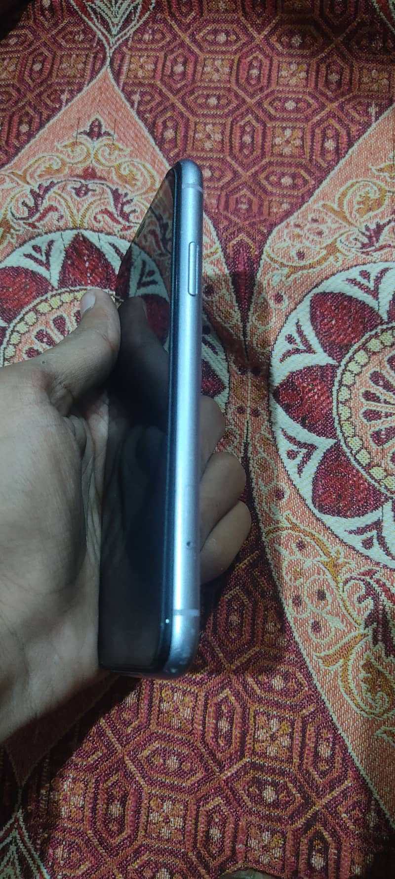 Apple iPhone 11 5
