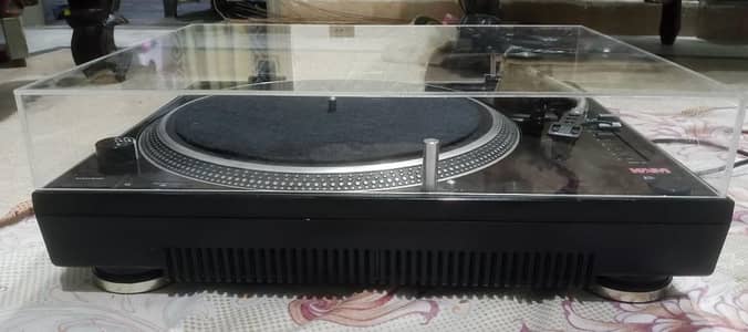 Studio turntable by KAM