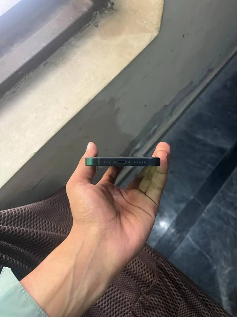 Apple iPhone 13 3