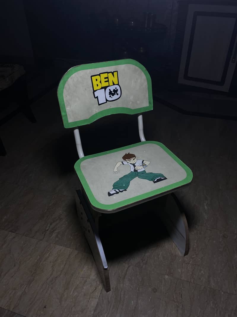 Kids study table 0