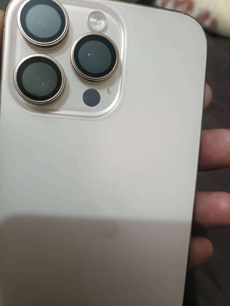 Apple iPhone 16 Pro Max 3