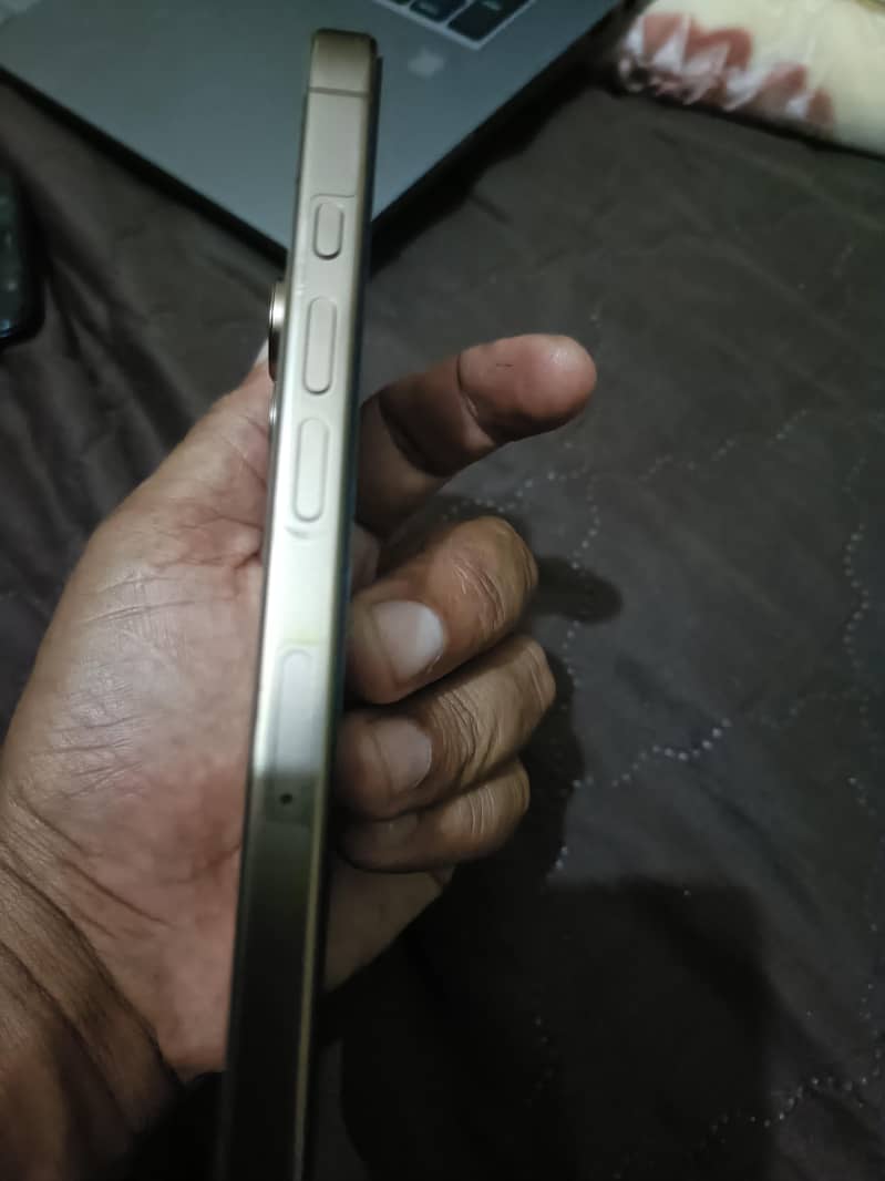 Apple iPhone 16 Pro Max 4