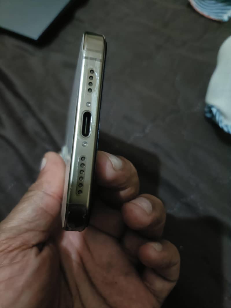 Apple iPhone 16 Pro Max 5