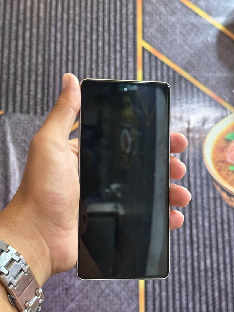 Google Pixel 7 4