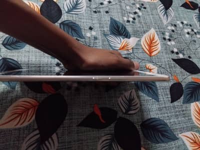 Tablet for Sale – Slightly Cracked Screen, Charging Port Needs Repair