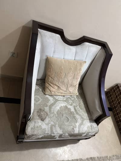 Sofa set and round table for sale