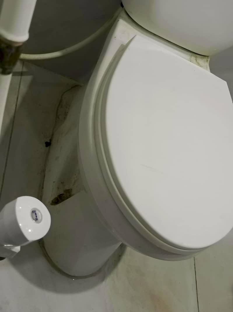 white commode 3