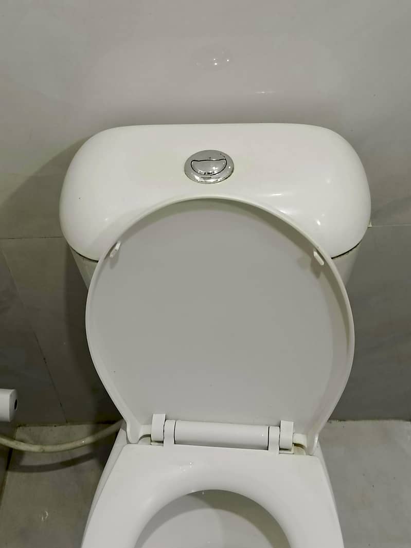 white commode 4