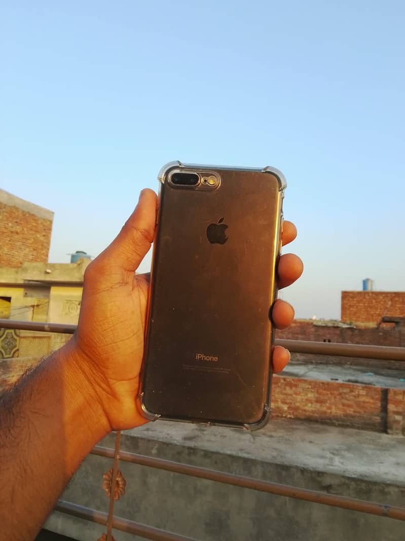 Apple iPhone 7 Plus 0