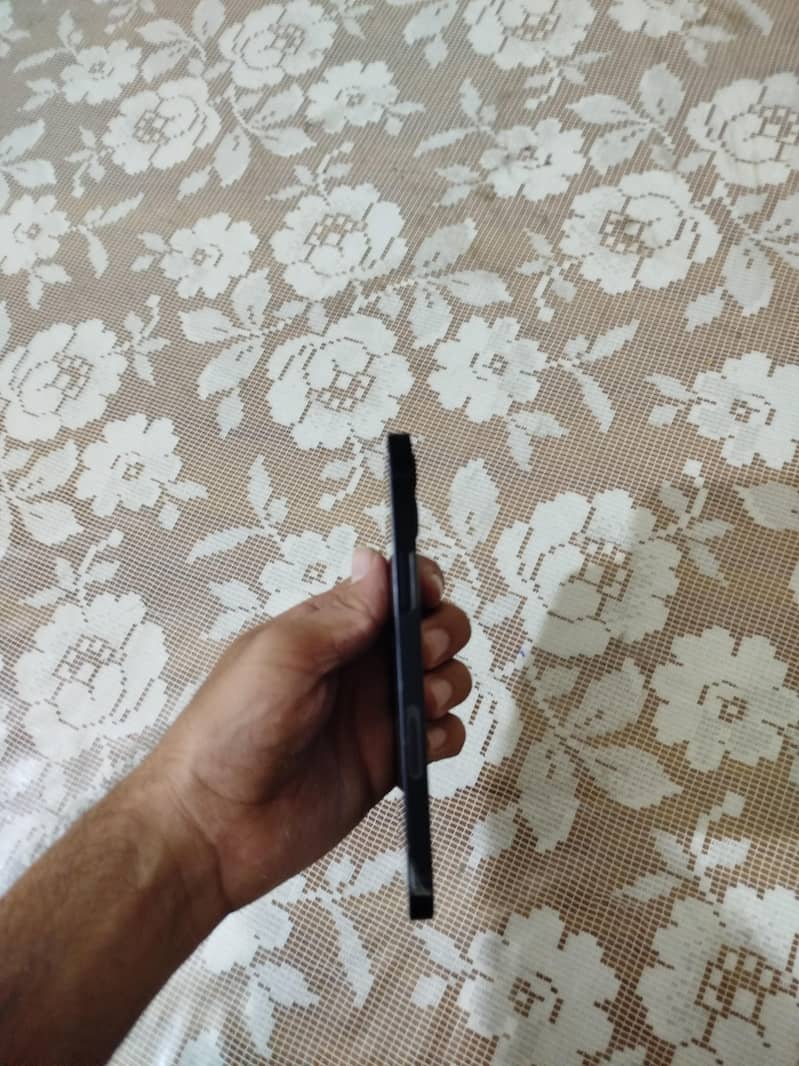 Apple iPhone 12 4