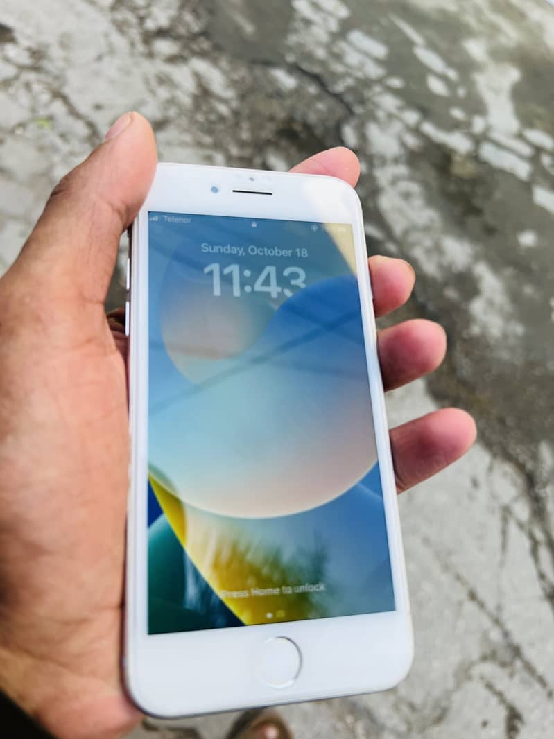 Apple iPhone 8 3