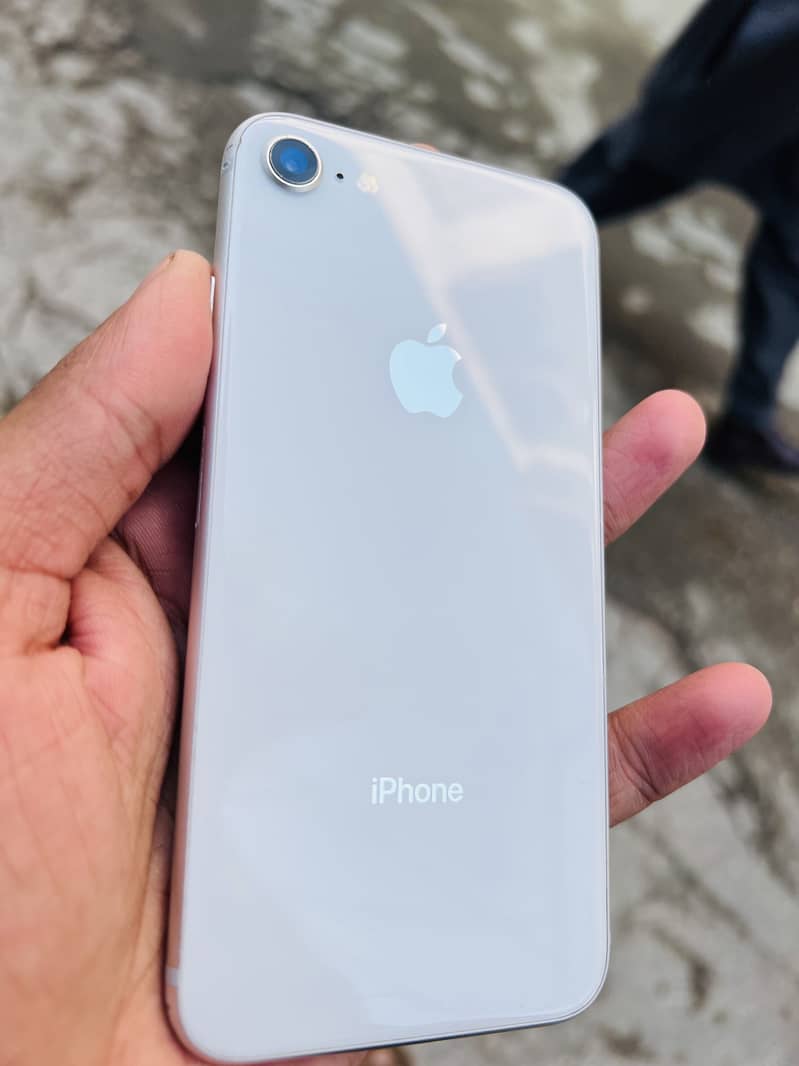 Apple iPhone 8 4