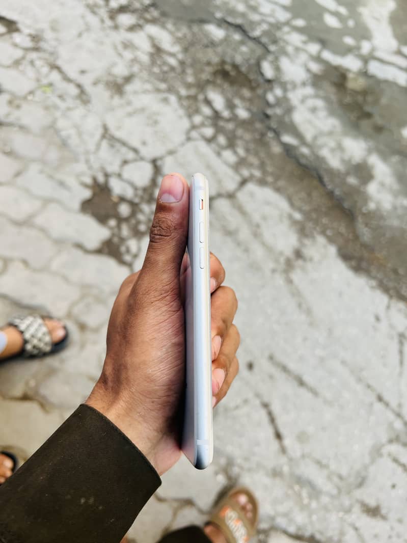 Apple iPhone 8 5