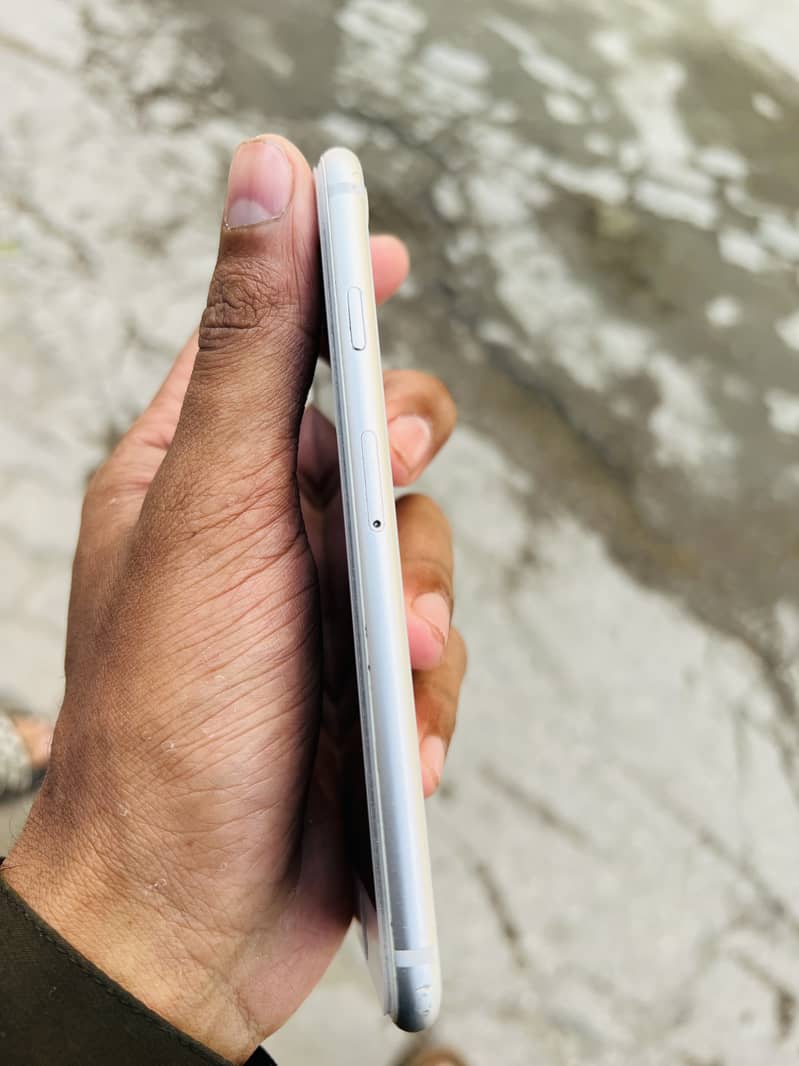 Apple iPhone 8 6