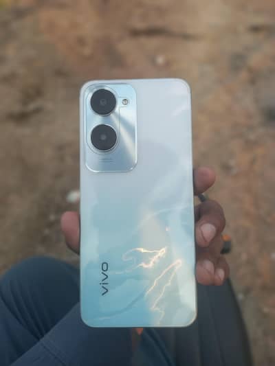 Vivo Y18 4/128 with complete box charger sale/exchange
