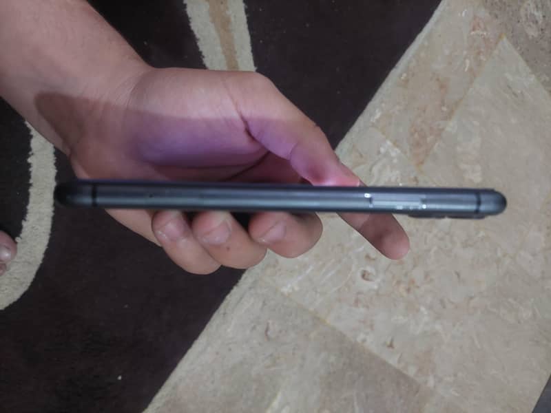 Apple iPhone 11 3