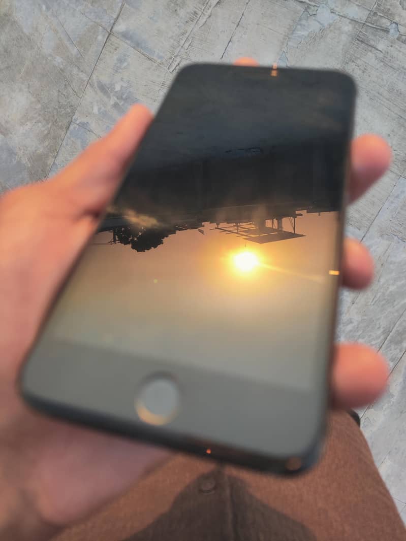 Apple iPhone 7 Plus (Pta Approved) 1