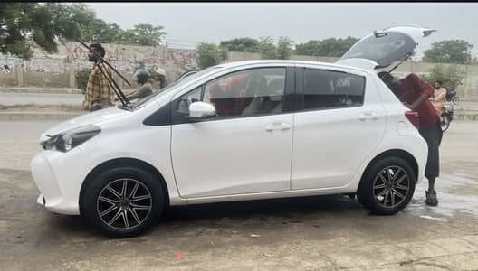 Toyota Vitz 2015