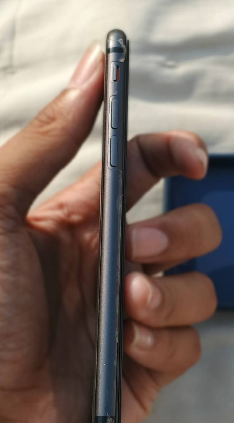 Apple iPhone 8 3