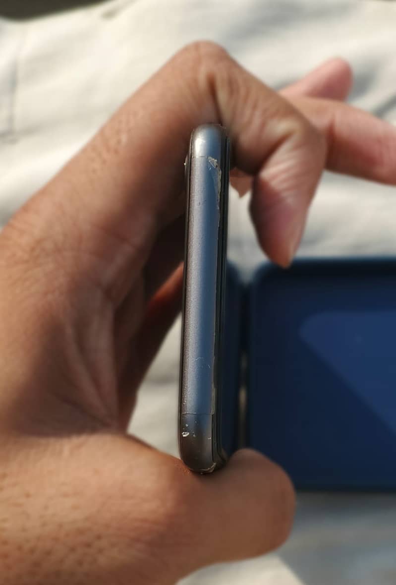 Apple iPhone 8 4