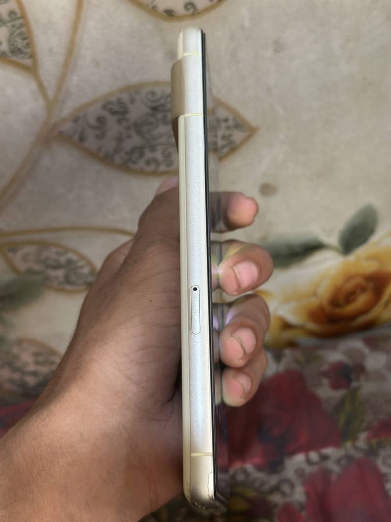 Google Pixel 7 4