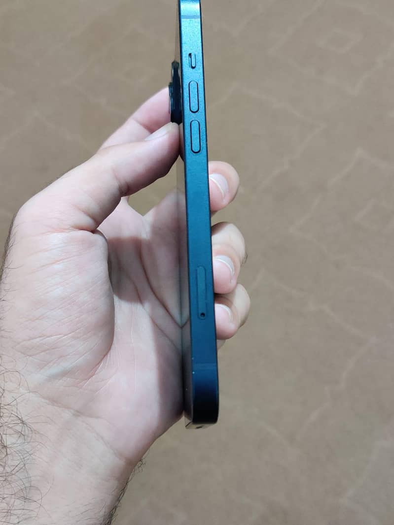 Apple iPhone 13 2