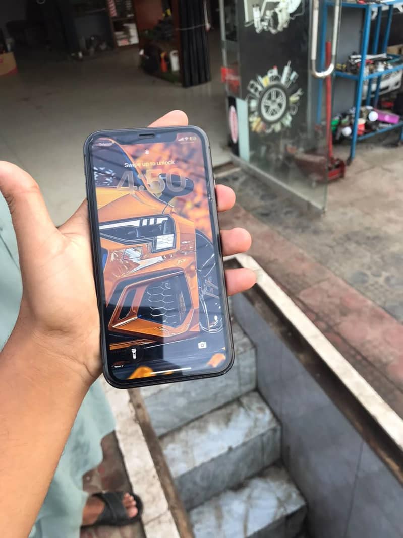 Apple iPhone 11 4