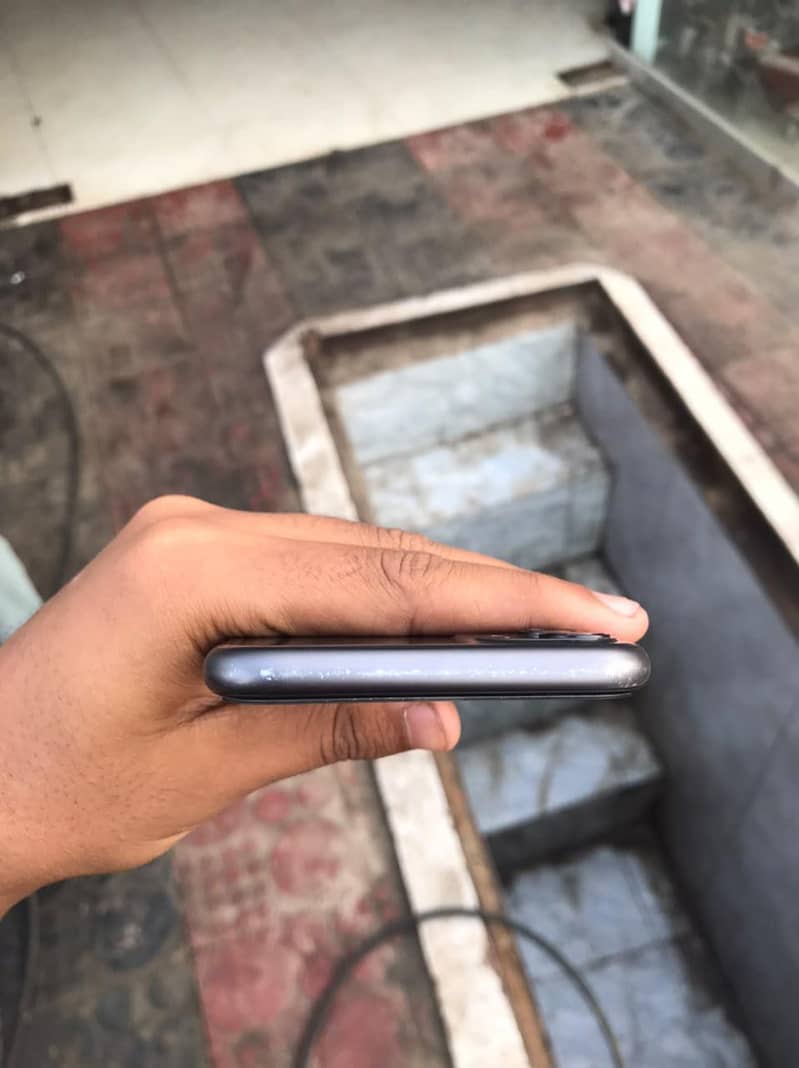 Apple iPhone 11 5