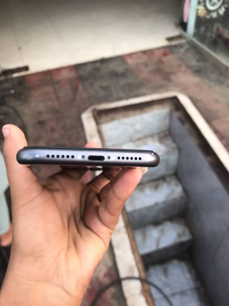 Apple iPhone 11 6