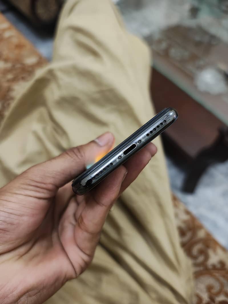 Apple iPhone X 3