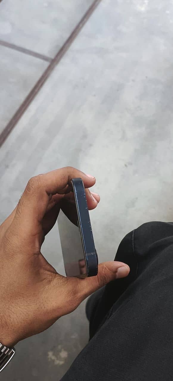 Apple iPhone 12 2