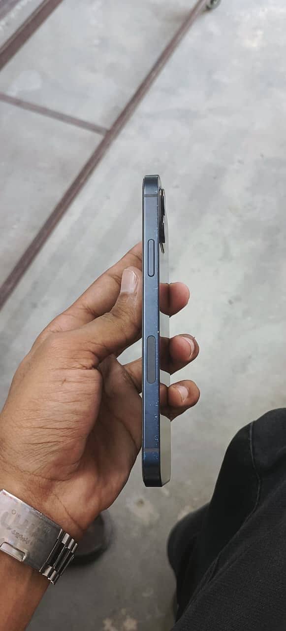 Apple iPhone 12 3