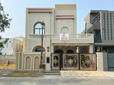 10 Marla Facing Park Used House For Sale in Lake City Sector M-2A