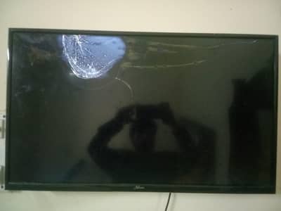 LED TV 32 Inches with it's Stand ( SIGNATURE COMPANY)