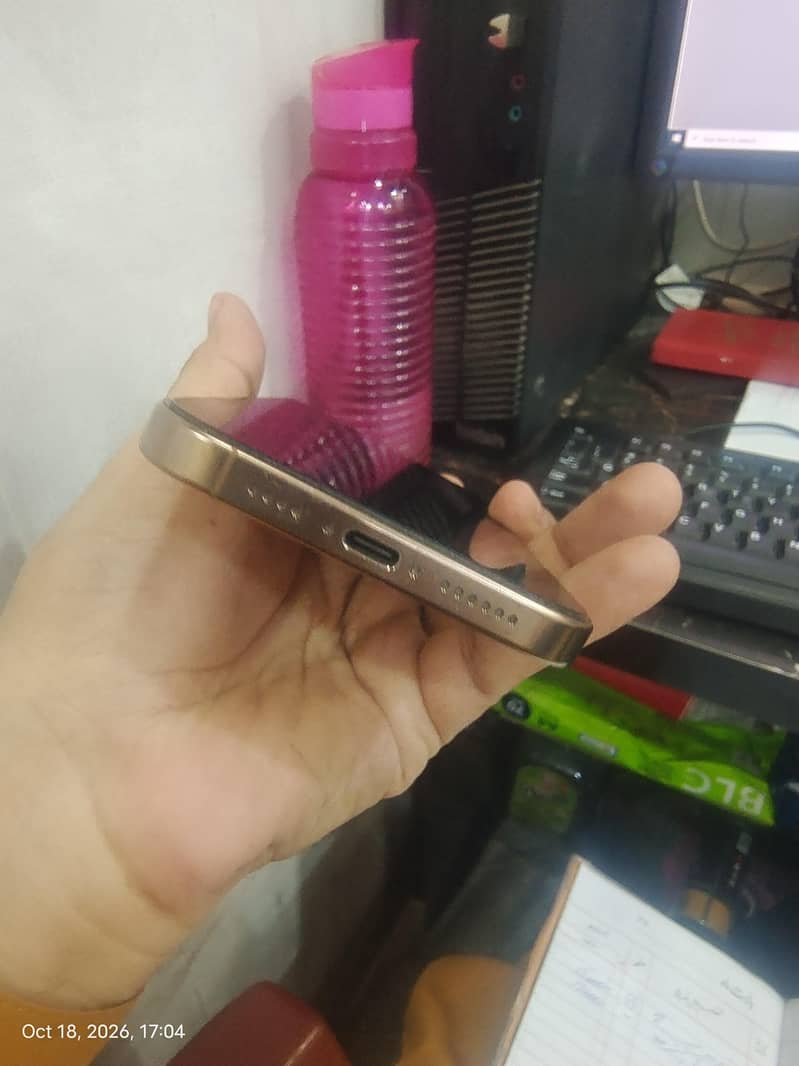 Apple iPhone 16 Pro Max 2