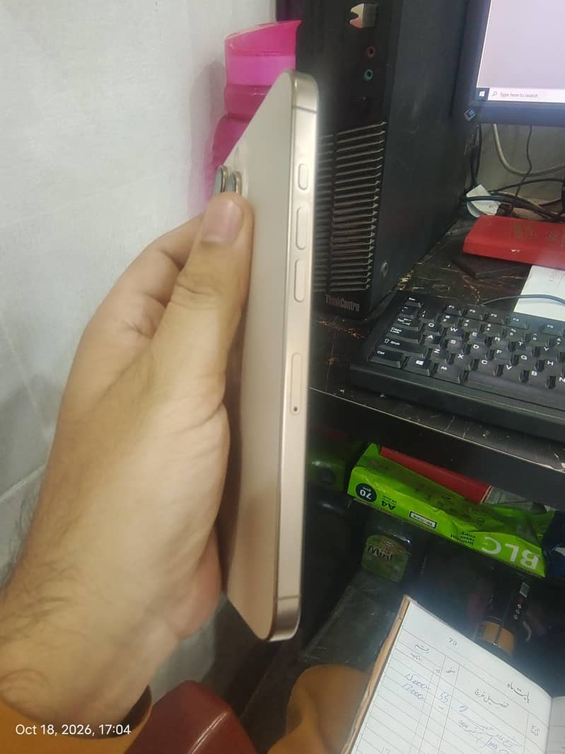 Apple iPhone 16 Pro Max 3