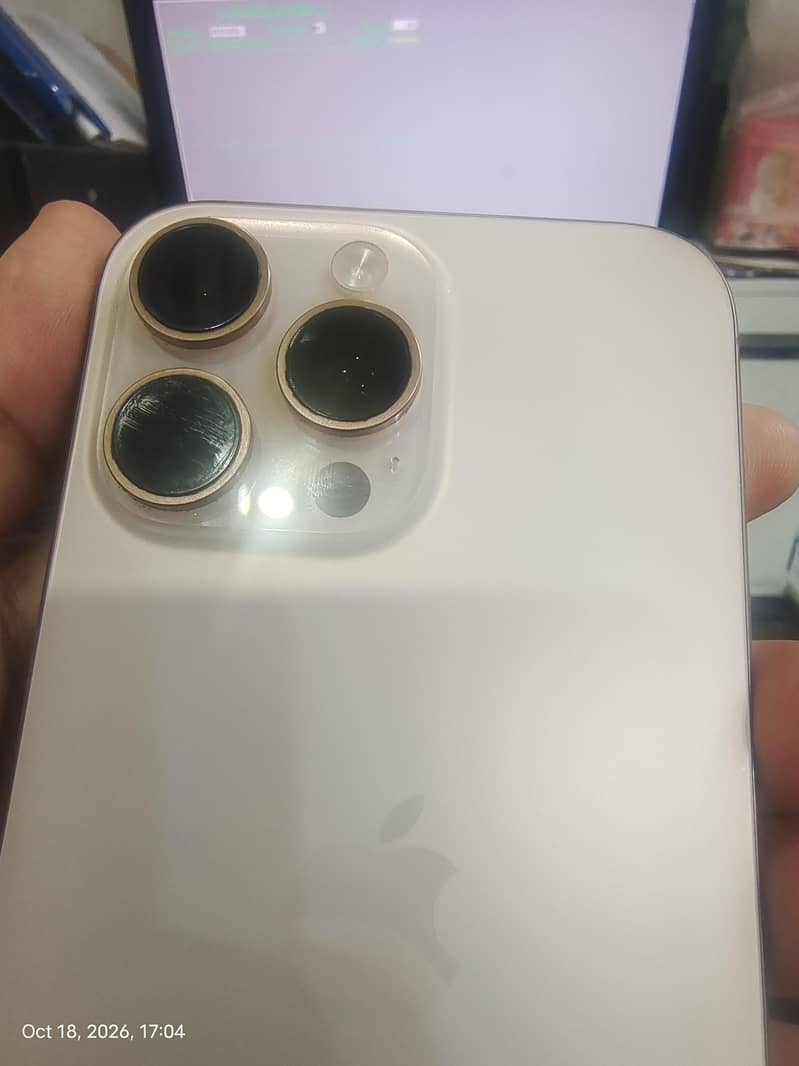Apple iPhone 16 Pro Max 4