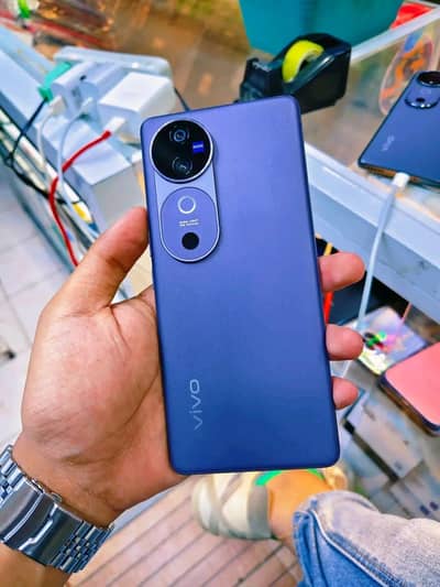Vivo V40.12+256 GB PTA approved All good condition For sale offer