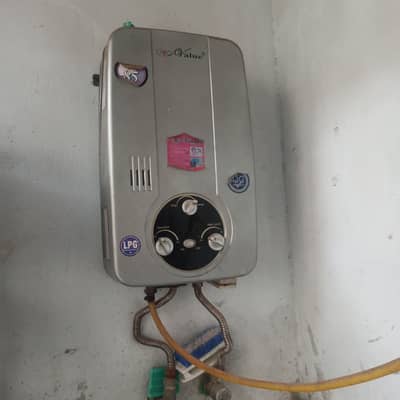 A use instant geyser is for sale(top value)