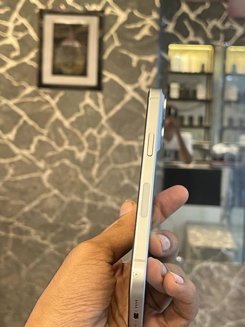 Apple iPhone 15 2