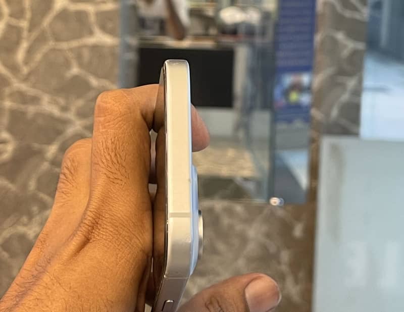 Apple iPhone 15 4