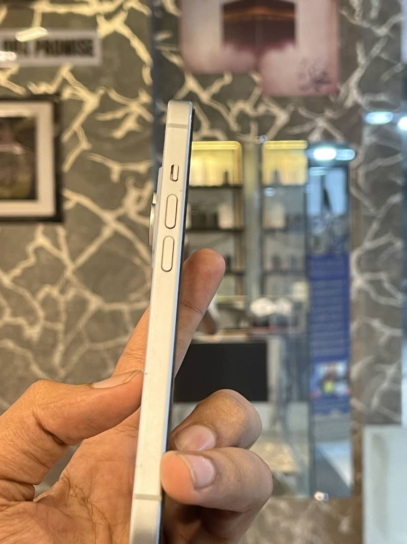 Apple iPhone 15 5