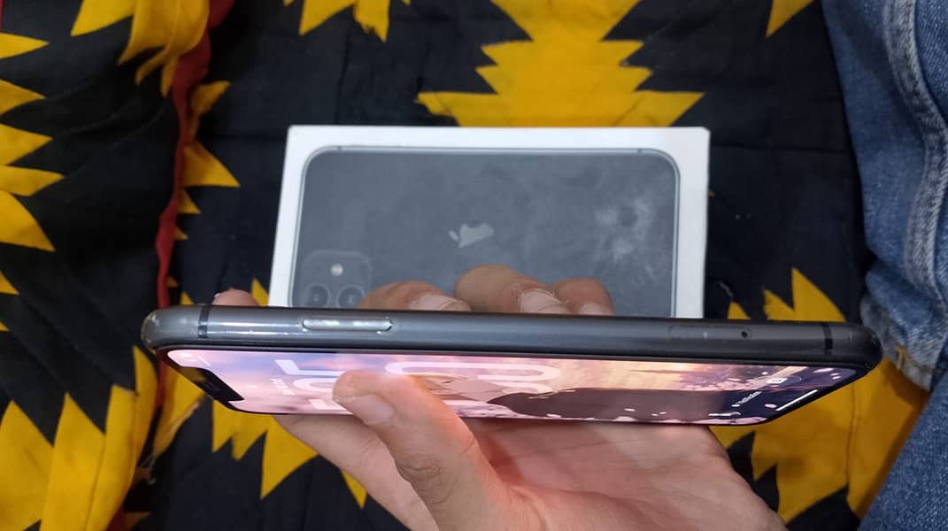 Apple iPhone 11 3