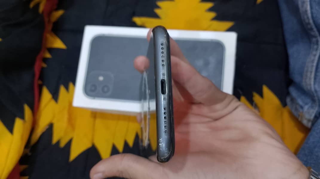 Apple iPhone 11 4