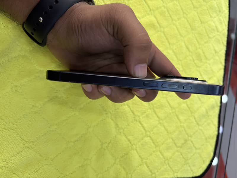 Apple iPhone 15 Pro 2